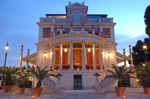 beautiful neoclassical style wedding venue in Rome at the sunset