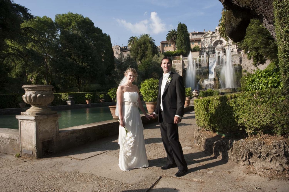 Bride and groom in the garden of Villa d'Este in Tivoli, Rome on their wedding day