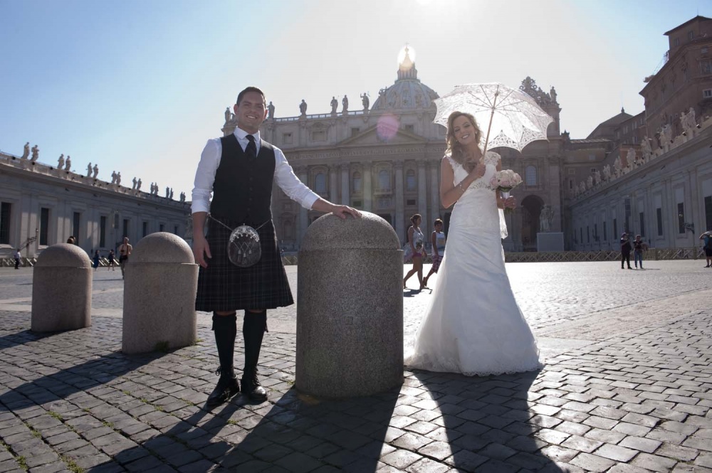 Bride and groom picture in Rome