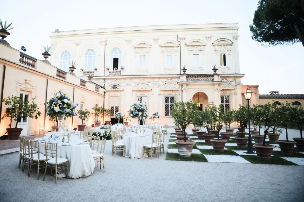 Elegant tables at the wedding villa in Rome