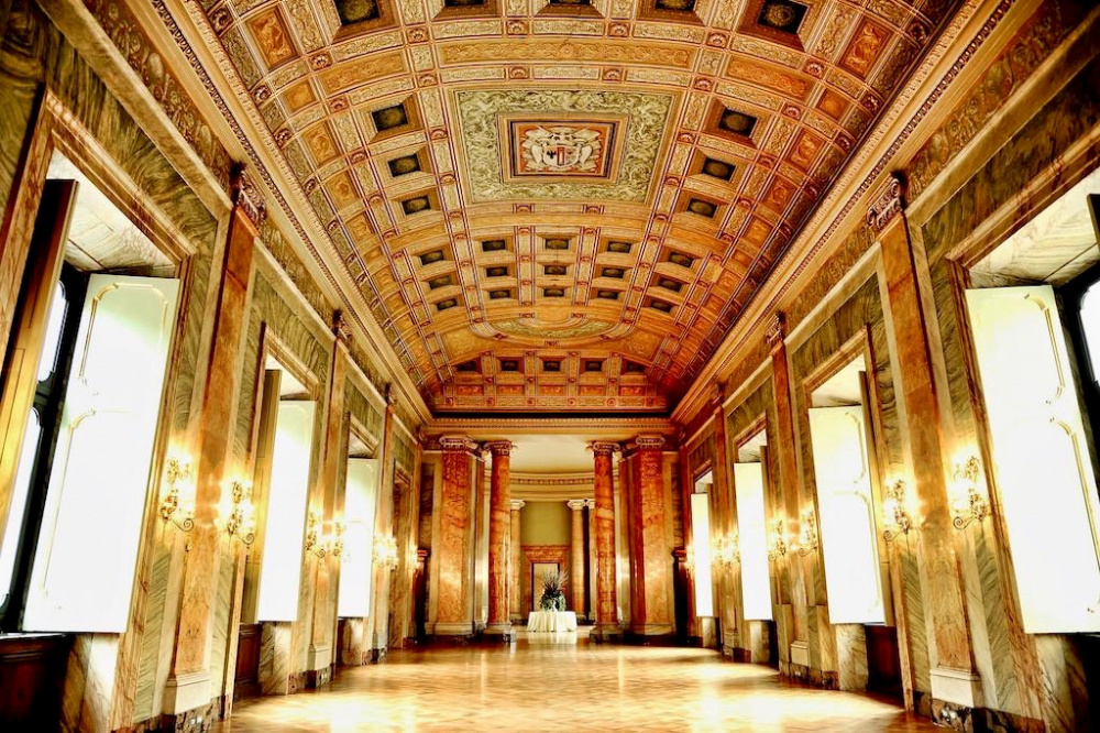 One of the most exclusive wedding venues in Rome. Here a view of the rich and sumptuous room.