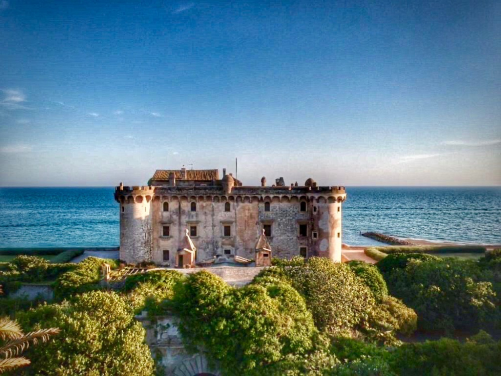 an amazing catch of the fairy tale wedding castle site by the coast near Rome