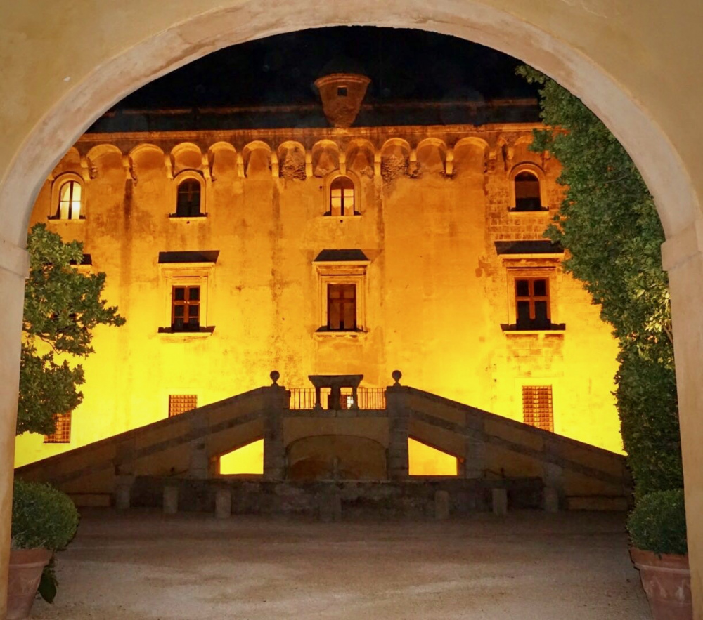 a glimpse of the main entrance of the castle for weddings in Romw night view