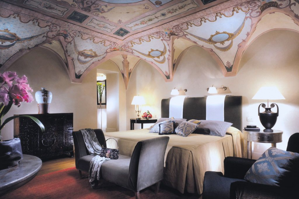 Romantic room for just married couples old and modern decors and beautiful frescoed ceilings