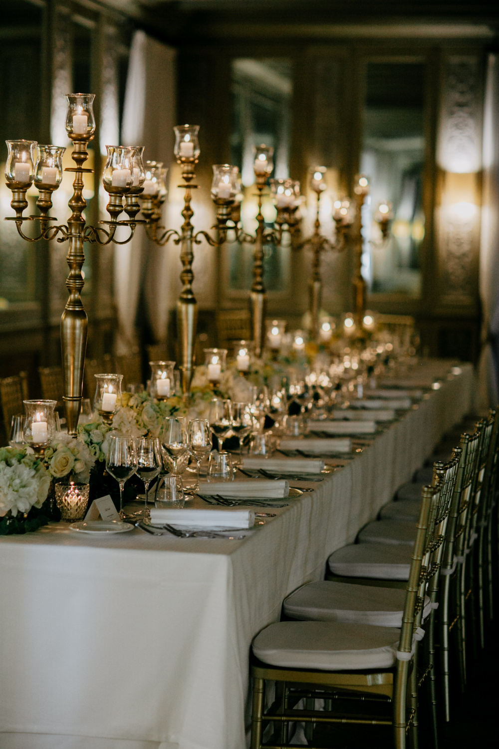 Rectangular table with gold decoration for weddings in Rome