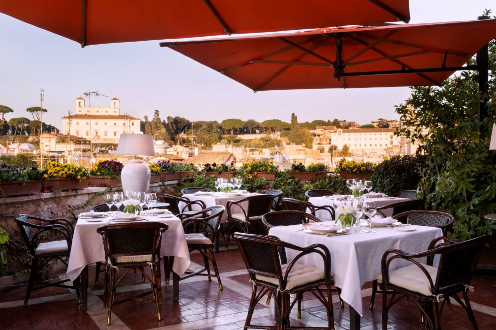 greeny restaurant's rooftop terrace dinner set-up overlooking magical rome perfect wedding set